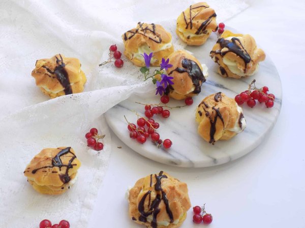 Quels sont les ingrédients indispensables pour réussir une pâte à choux ?