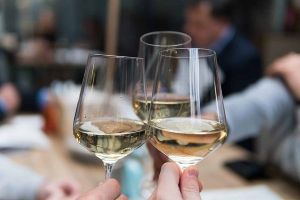 Comment déguster un bon vin et reconnaitre ses arômes : Conseils pour les amateurs de vin